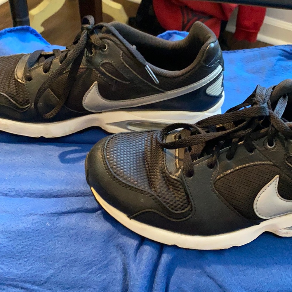 EUC Nike Air Max Coliseum RCR